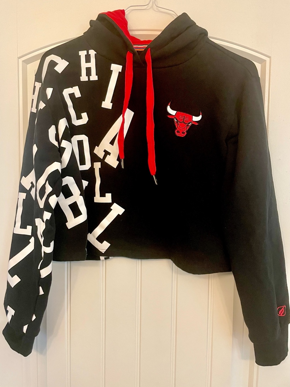 Chicago Bulls cropped hoodie with white text in a stylized font